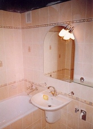 3 najčastejšie otázniky v kúpeľni: Vlhkosť, osvetlenie, zníženie stropu!