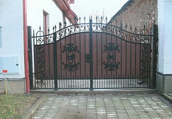 Novú bránu, alebo plot si môžete zaobstarať aj počas zimy!